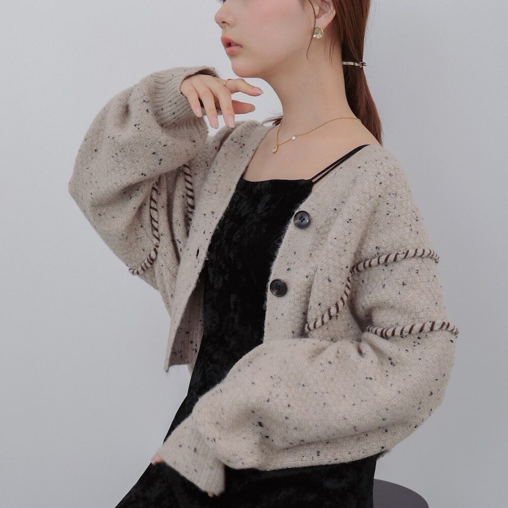 縫線感溫暖紋理短版針織外套-卡其沙色