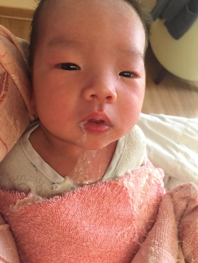 妳看！當時在月子中心醫生都說沒問題，只要體重持續增加，胃口也都很好就不要太擔心?