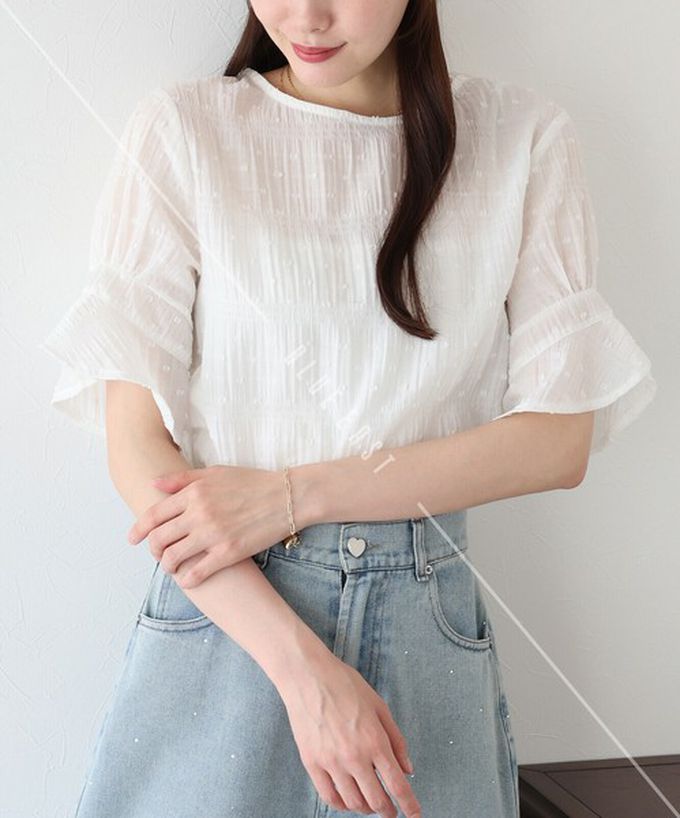 日本 BLUE EAST - 細緻圓點緹花透膚短袖上衣-黑