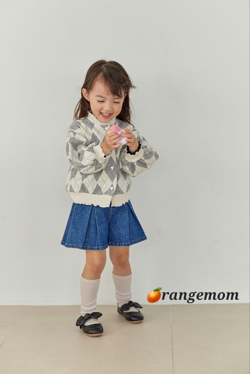 韓國 Orange Mom - 幸運草裝飾愛心釦菱紋外套-米X灰