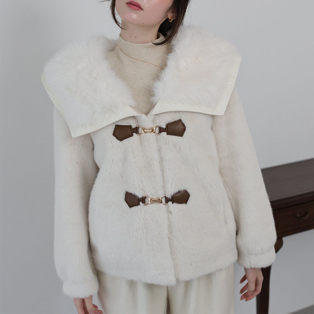 華麗注目皮草感大翻領金扣外套-象牙