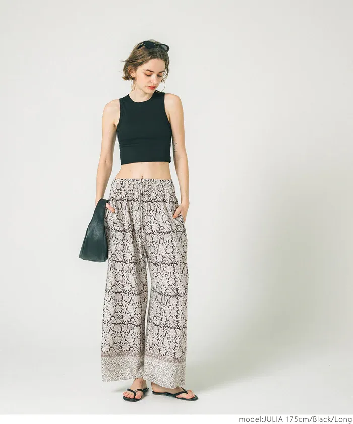 日本 COCA - 透氣印花修身寬褲-窗櫺印花-黑