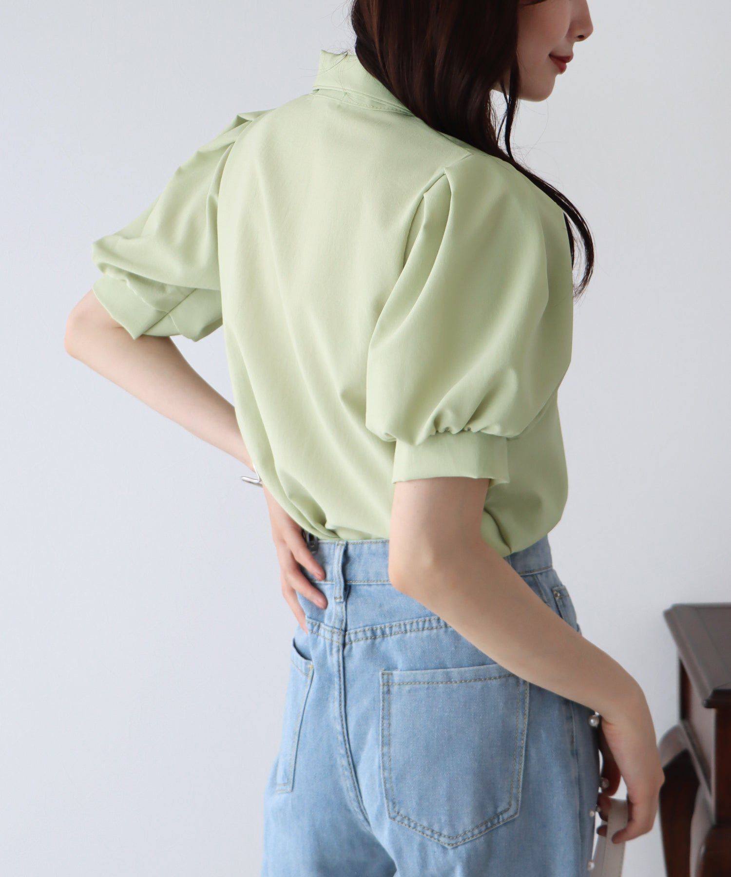 日本 BLUE EAST - 優雅百搭泡泡短袖襯衫-深藍