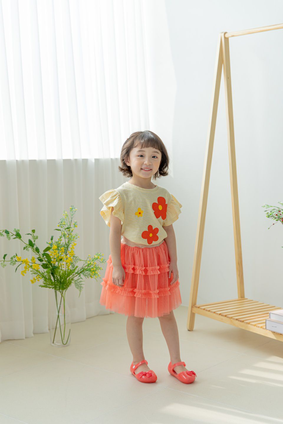 韓國 Orange Mom - 三朵花花條紋荷葉袖上衣-黑