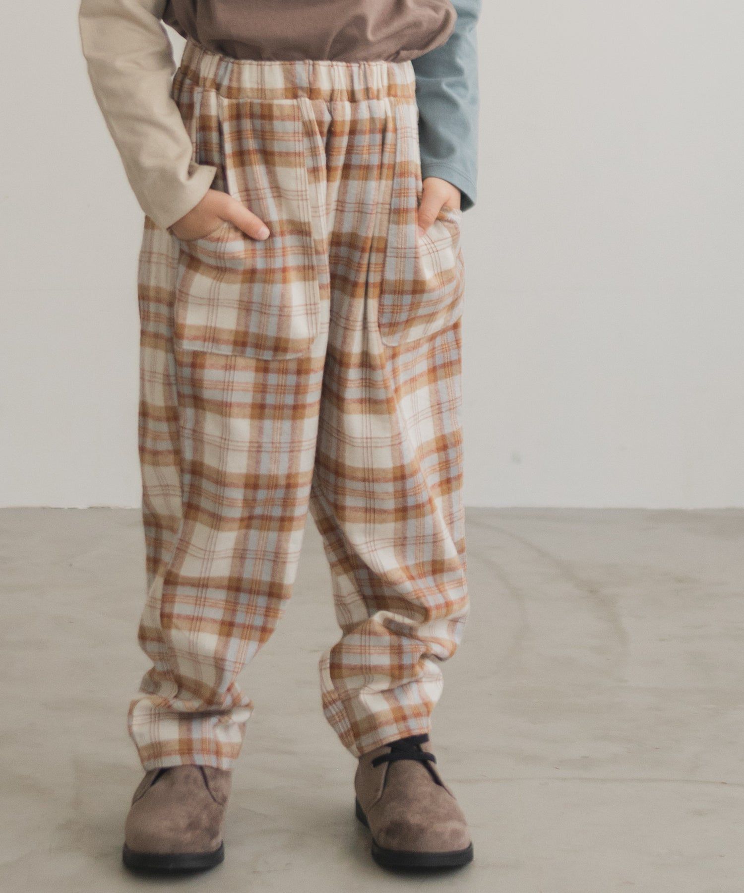 日本 PAIRMANON - 百搭鬆緊長褲-細直條紋-黑