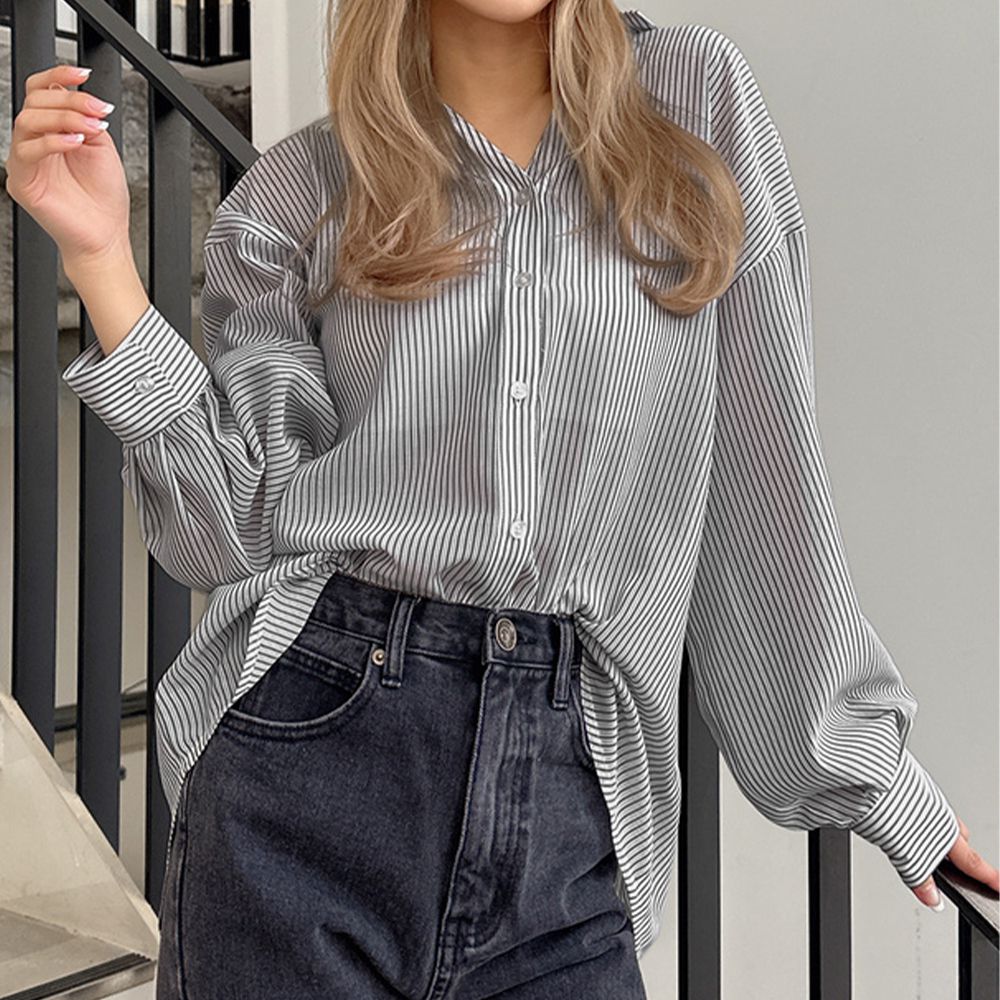 條紋透膚感寬鬆休閒感長袖襯衫-黑 (F)