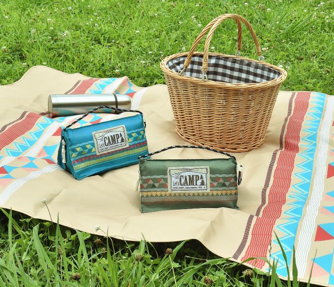 日本現代百貨 - 圖騰輕便野餐墊(附收納袋/地釘*4)(2-3人)-藍 (140x90cm)