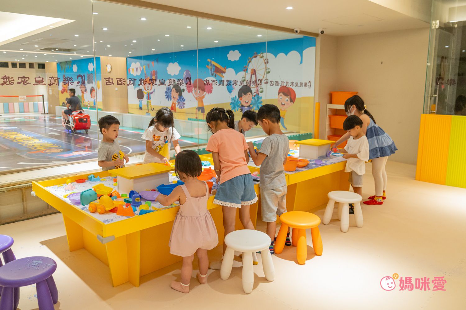 嘉義樂億皇家渡假酒店 - 『病毒崩合購組』平日四大一泊一食專案（贈兩張『三隻小豬觀光農場』入場券)+病毒崩 100ppm噴劑 100ml*2+100ppm白麝香燕麥淨膚皂100g*1