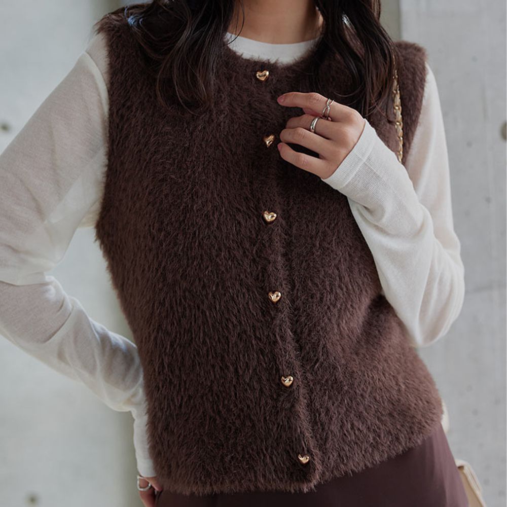 俏麗愛心金扣馬海毛柔軟疊穿背心-咖啡
