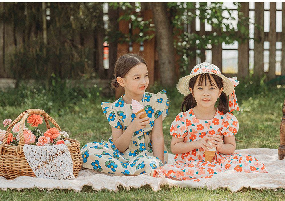 (附帽子)亮眼紅花壓紋泡泡袖洋裝