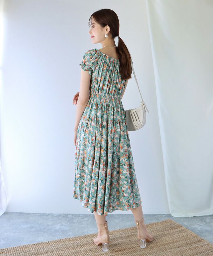 日本 BLUE EAST - 絕美平口縮腰泡泡袖洋裝-碎花-藍