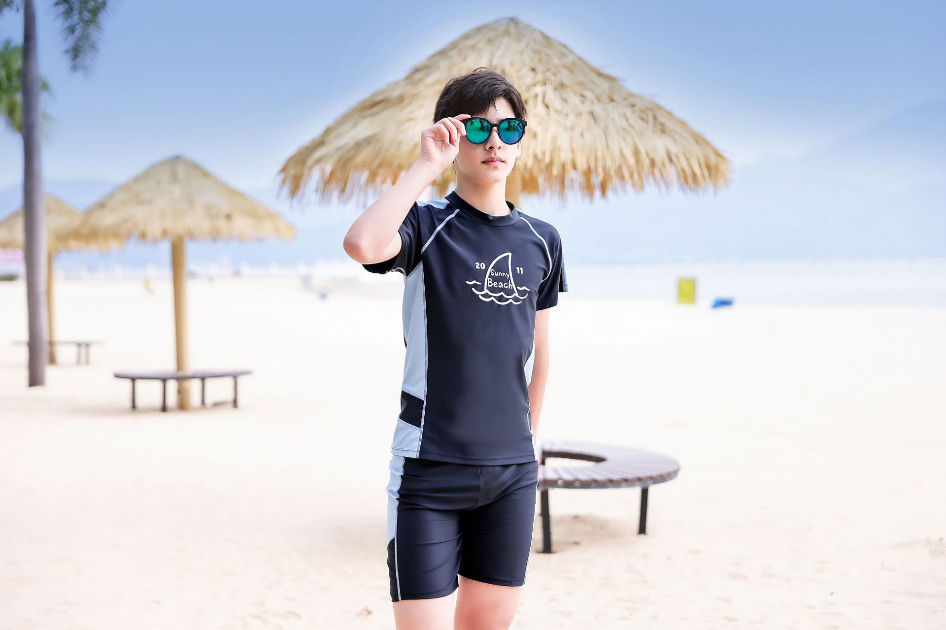 大童男孩短袖泳衣套裝(二件組)-鯊魚鰭-深藍色-泳衣、泳褲