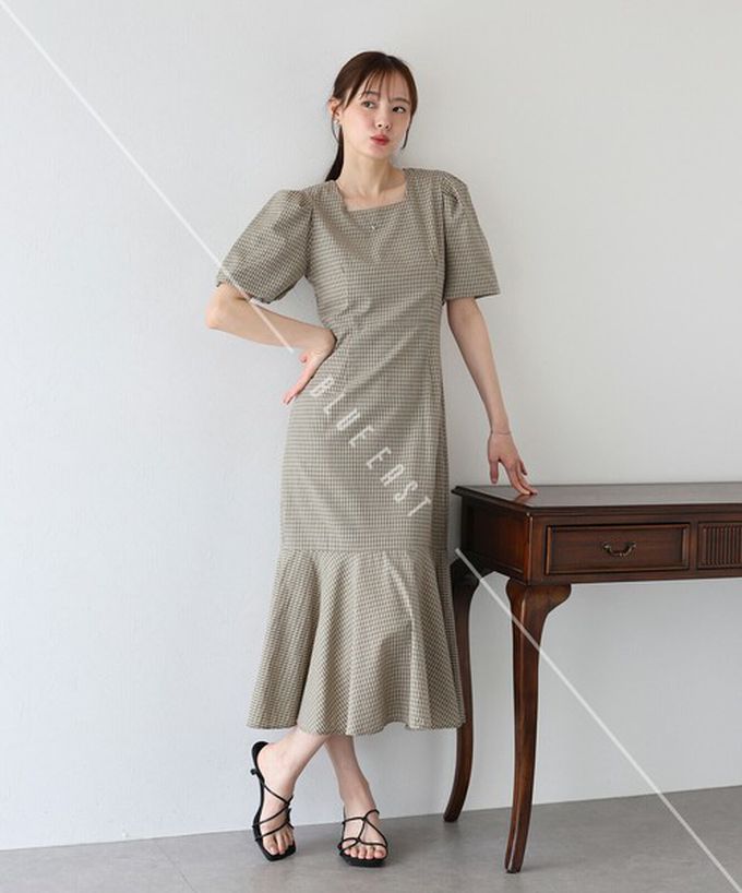 日本 BLUE EAST - 優雅方領後綁帶泡泡袖魚尾洋裝-格紋-黑 (M)