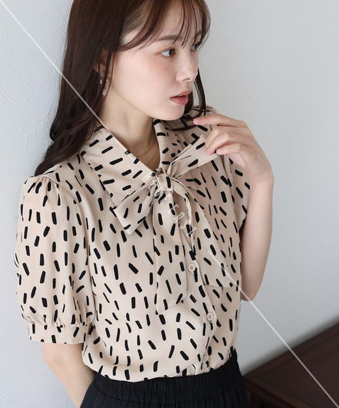 日本 BLUE EAST - 氣質蝴蝶結雪紡小澎袖襯衫-米杏