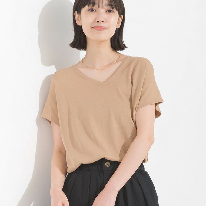 日本 OMNES - 接觸冷感 優雅小V領短袖上衣-棕色系條紋