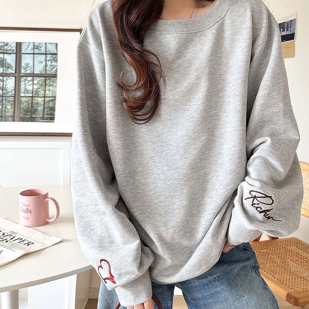 低調可愛刺繡一字領裏毛長袖上衣-灰