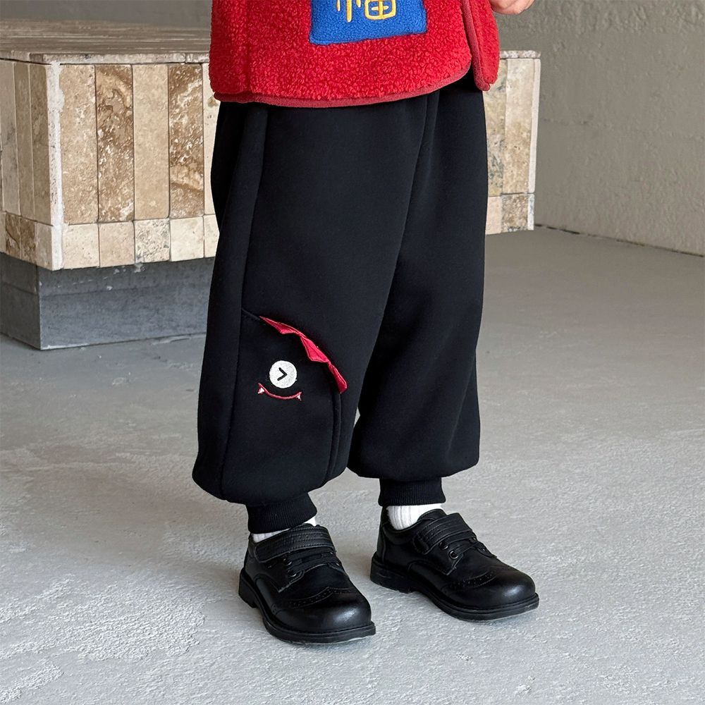 加絨款運動休閒長褲-立體小怪獸-黑色