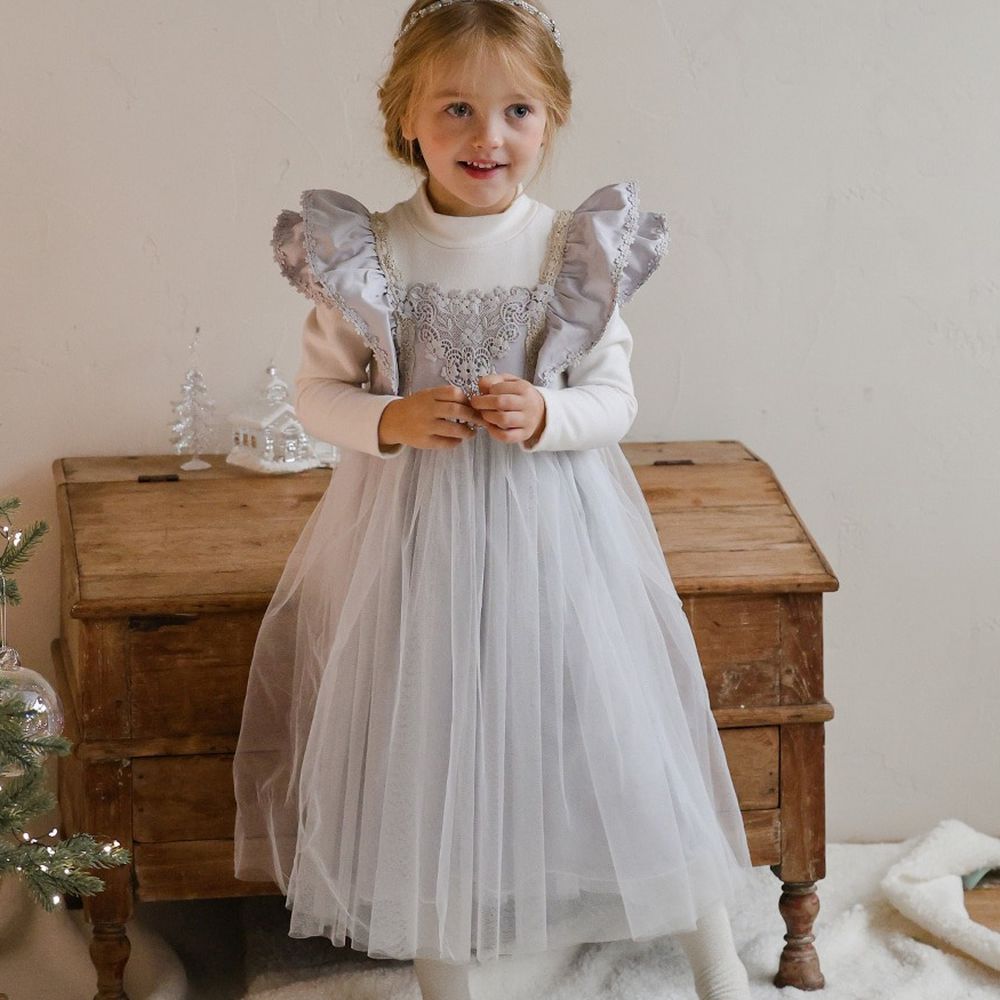 Puellaflo 刺繡蕾絲荷葉飛袖網紗公主洋裝-銀灰X白