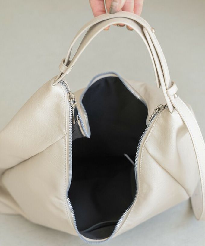 日本 Bab - 俐落雙拉鍊彎月形質感肩背包-米白