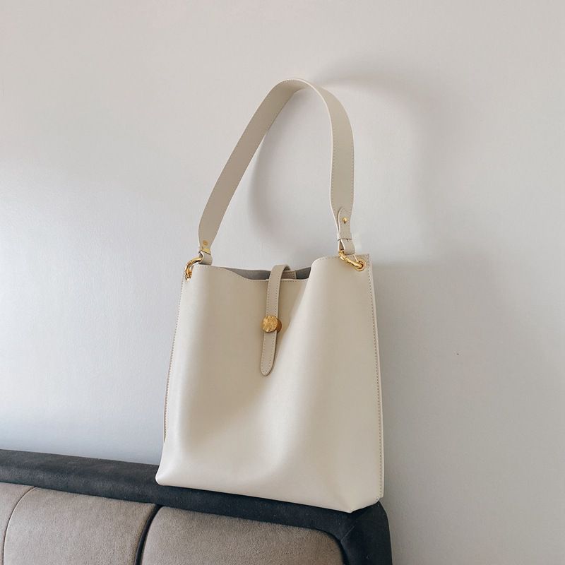 時尚手提/肩揹真皮水桶包-卡其色 (27x29x9.5cm)