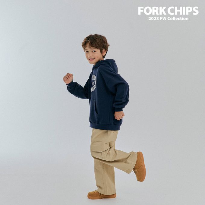 韓國 FORK CHIPS - 鬆緊腰大口袋工裝寬鬆長褲-卡其