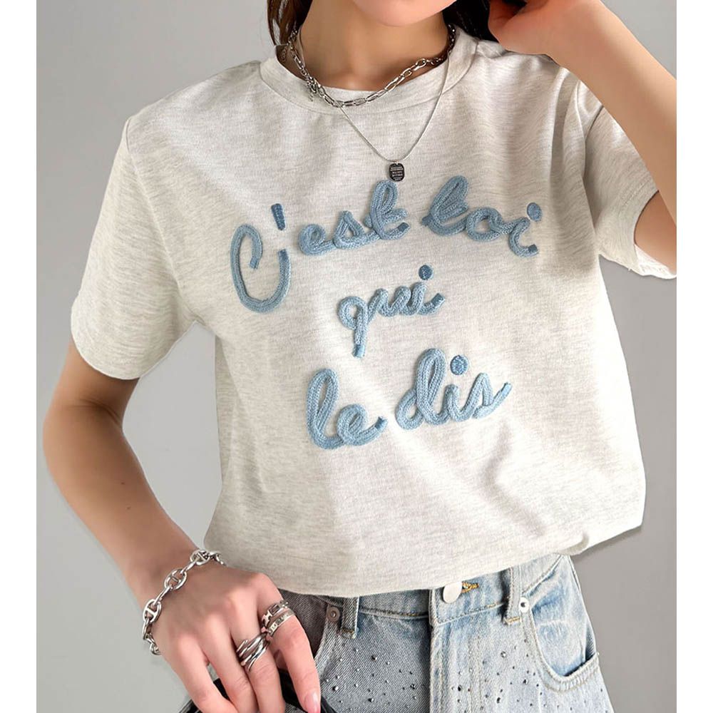 mily bilet 鮮明立體刺繡率性短袖T恤-藍字-燕麥