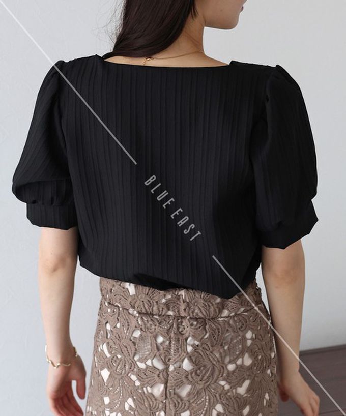 日本 BLUE EAST - 韓國製 心型領細緻泡泡短袖襯衫-黑