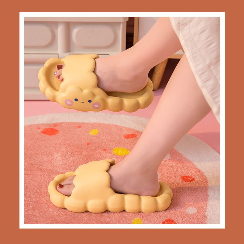 塑膠厚底雲朵室內拖鞋-害羞雲朵-黑色