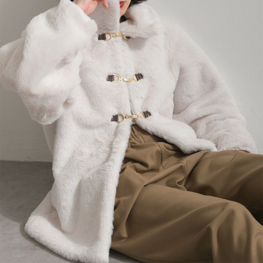 魅力金扣柔軟蓬鬆仿毛翻領大衣外套-象牙白