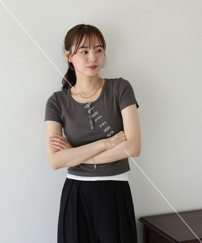 日本 BLUE EAST - 亨利領合身美型短袖上衣-水藍