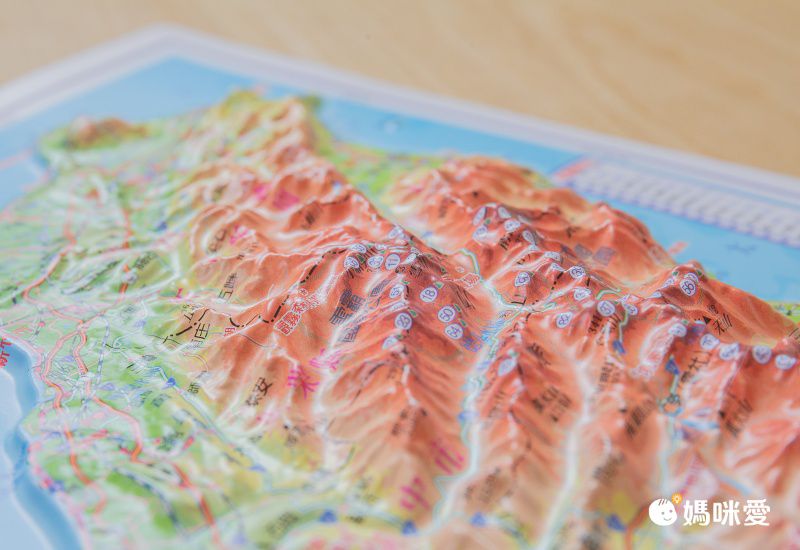 台灣百岳地形圖-立體圖 (54.5 x 39.3 cm)