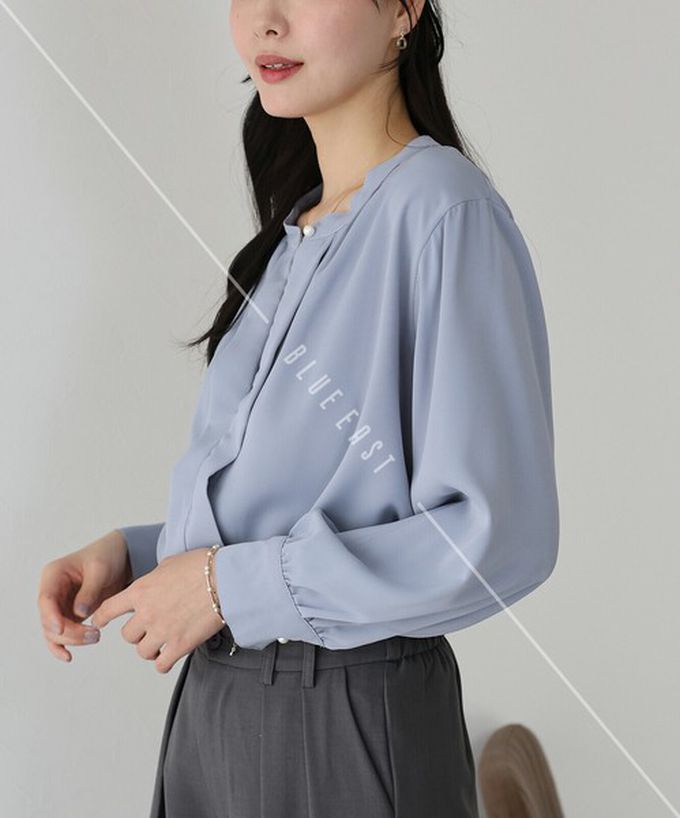 日本 BLUE EAST - 2way領知性整潔感打褶長袖上衣-珍珠袖扣-白