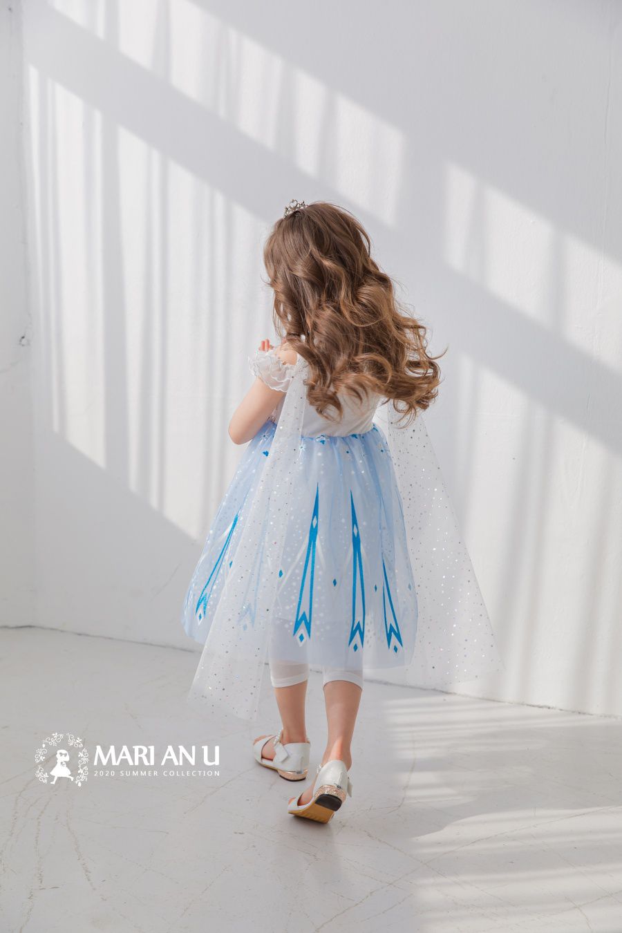 韓國 mari an u - (剩9號)冰雪奇緣2同款-艾莎洋裝(披風可拆,露肩款)-雪花白X藍