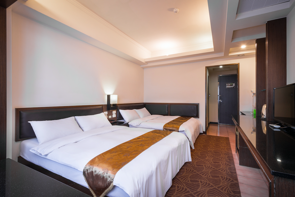 雙星大飯店 ★ 步行3分鐘就到台中火車站