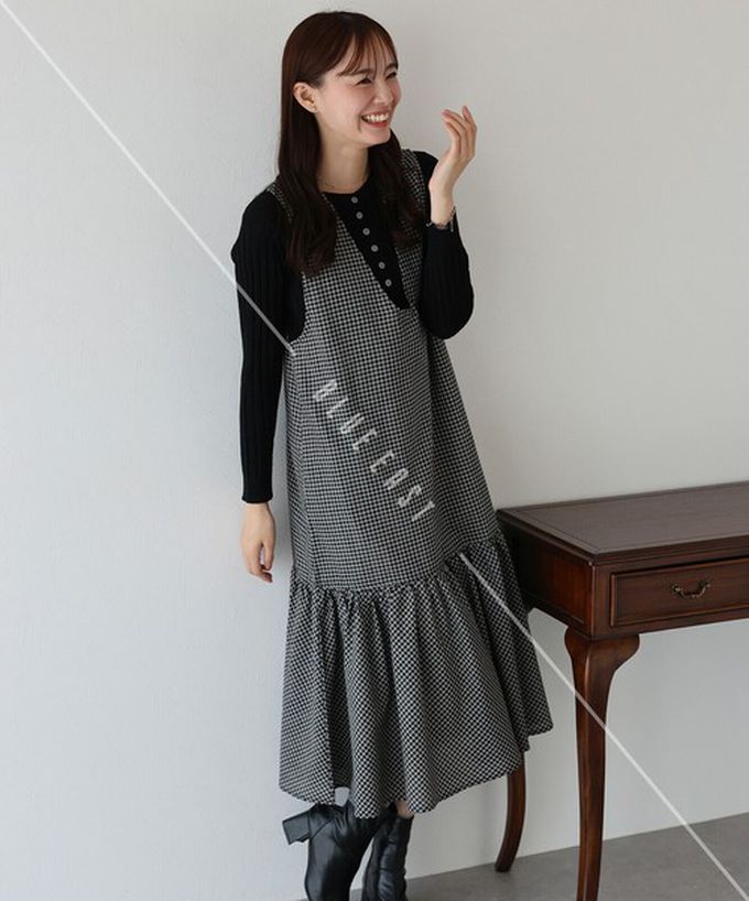 日本 BLUE EAST - 氣質英倫格紋深U領分層背心裙-黑棕系