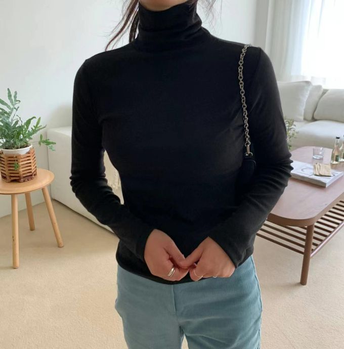 韓國 LANDING - 韓國製彈性高領長袖上衣-橄欖綠 (FREE)