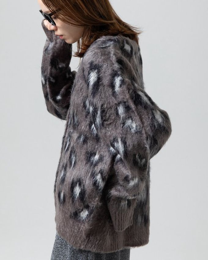 日本 gleam - 馬海毛觸感成熟豹紋V領針織開襟衫-米白