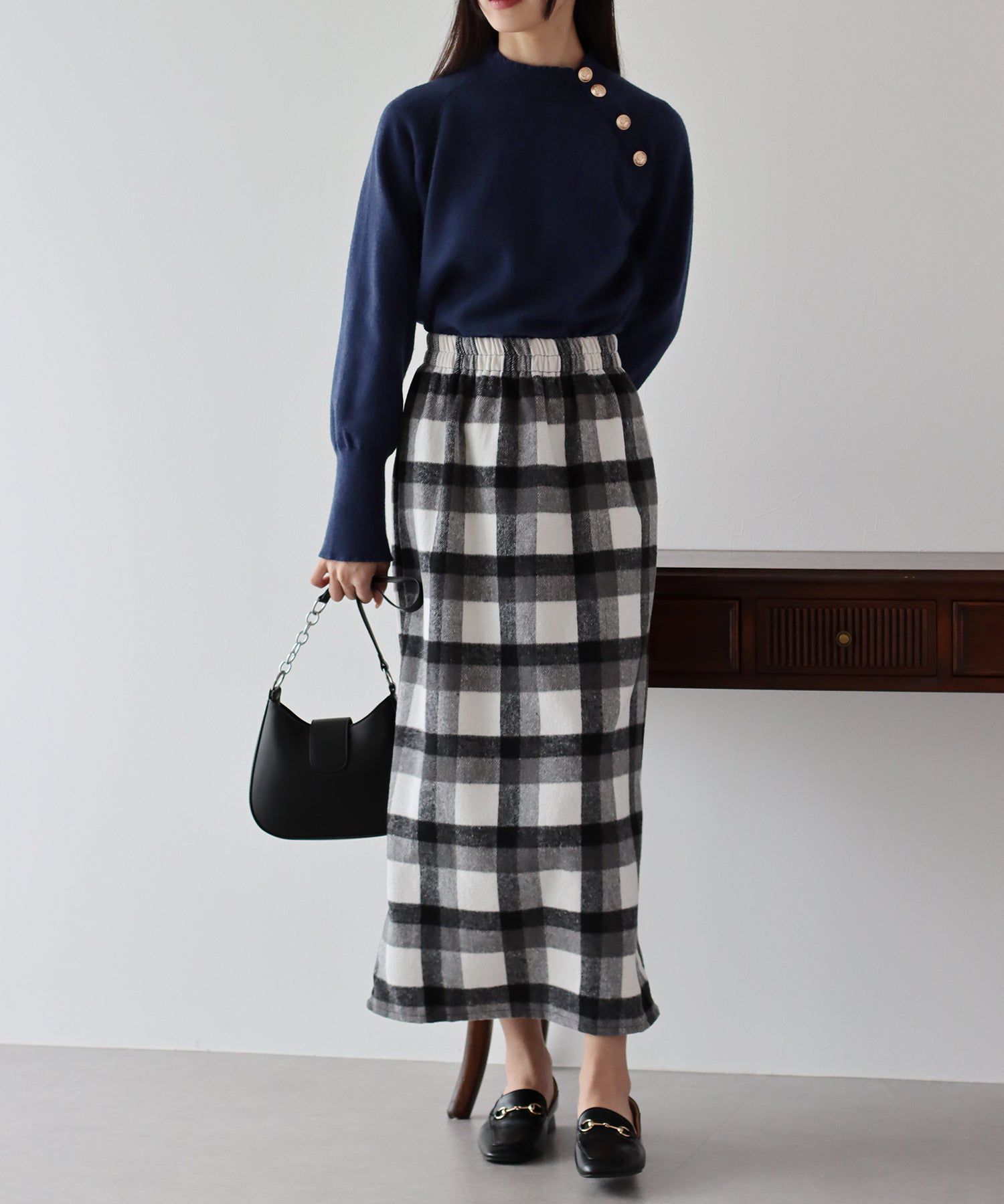 日本 BLUE EAST - 小圓金釦立領薄針織上衣-米杏