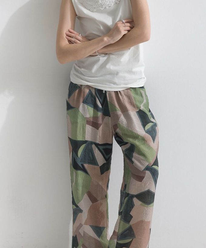 日本 le colis - [人氣款]個性派印花輕盈寬褲-葉片-墨綠x棕