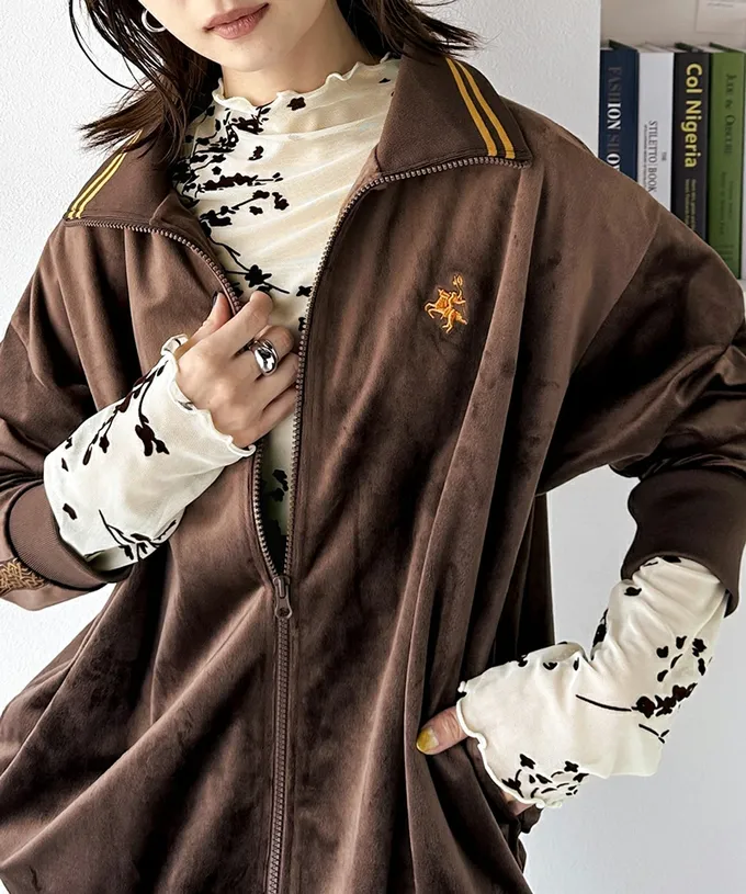 日本 Classical Elf - 成熟感花卉透膚木耳領長袖上衣-黑底棕花