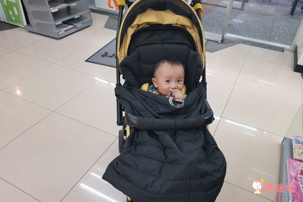 akachan honpo - 輕薄羽絨遮罩-黑色 (76×70cm)