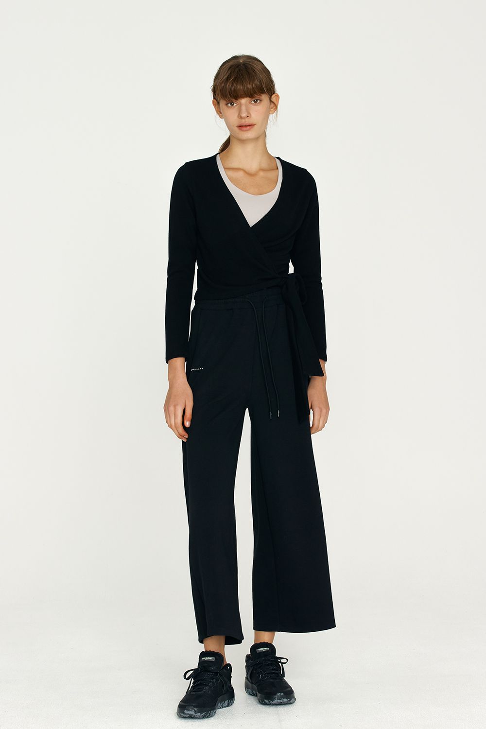 Front 2 Line - 瑜珈厚磅綁帶罩衫外套-經典黑 (FREE)