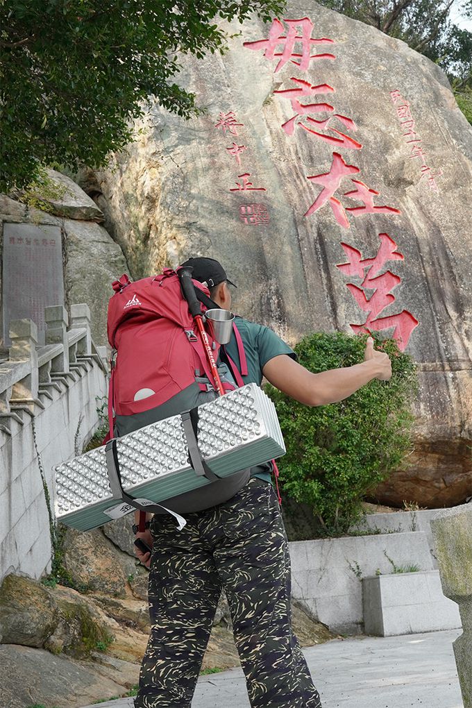 SHANER - 銀膜蛋殼防潮睡墊-卡其色