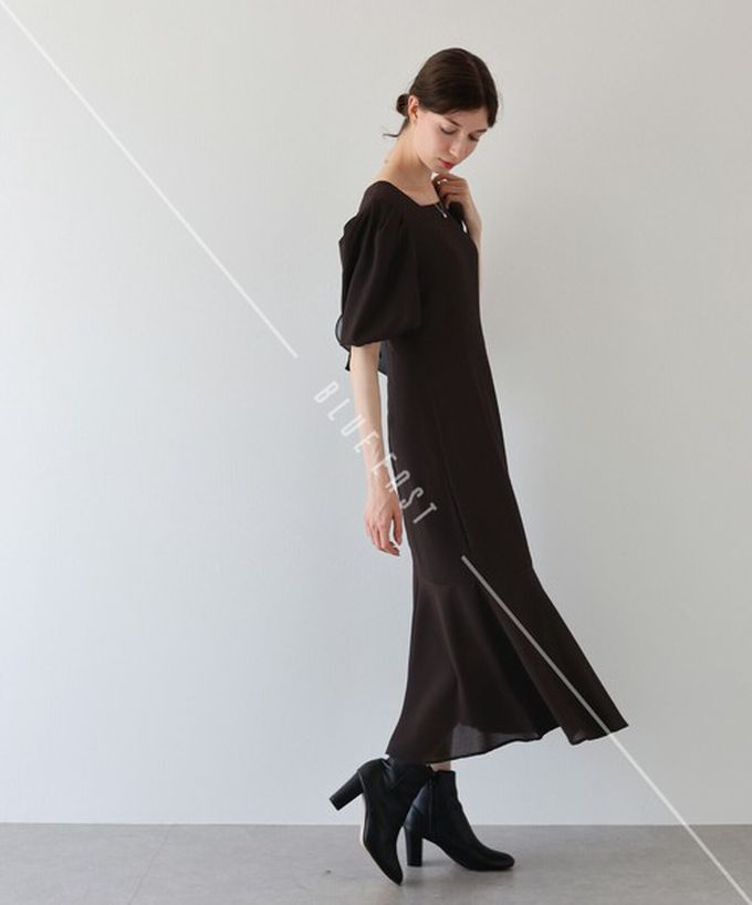 日本 BLUE EAST - 優雅方領後綁帶泡泡袖魚尾洋裝-格紋-卡其 (M)