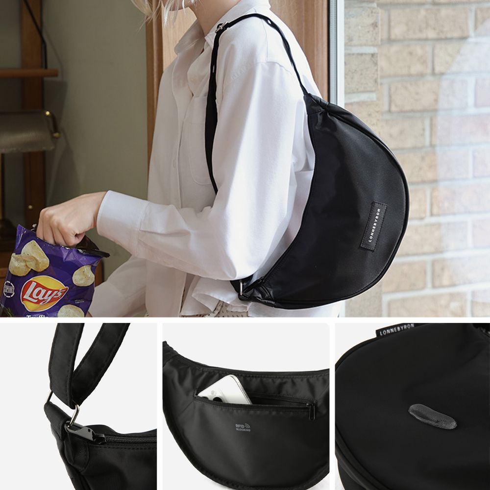 正韓製 RFID防竊輕巧尼龍斜背彎月包-黑 (30x17x10cm)