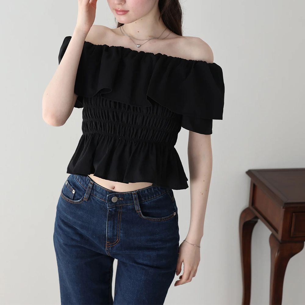 輕透甜美荷葉束腰一字領短袖上衣-黑