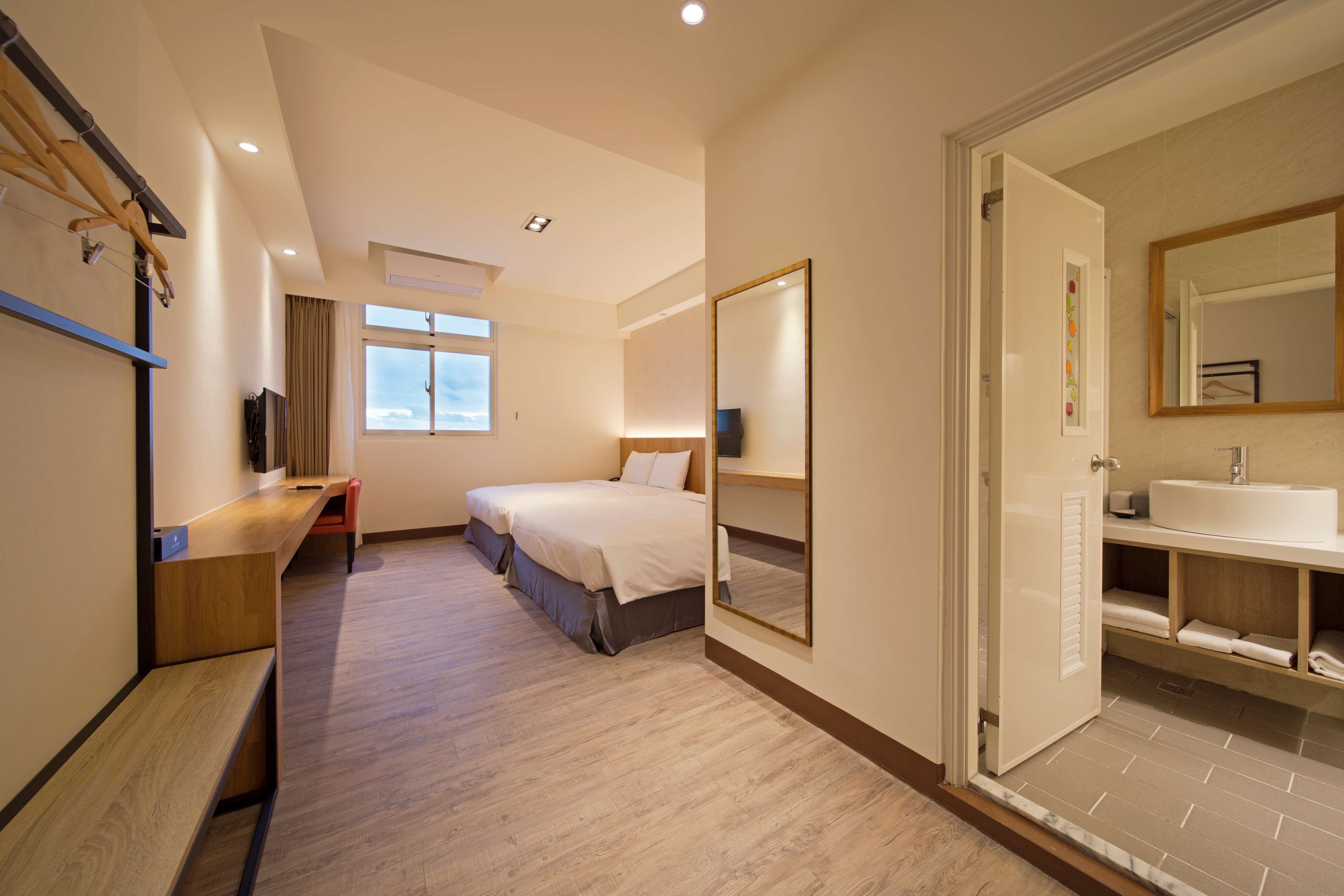 台東曙光渡假酒店 - 【五館聯合】媽咪愛特談四人房一泊一食平日住宿券-無使用期限