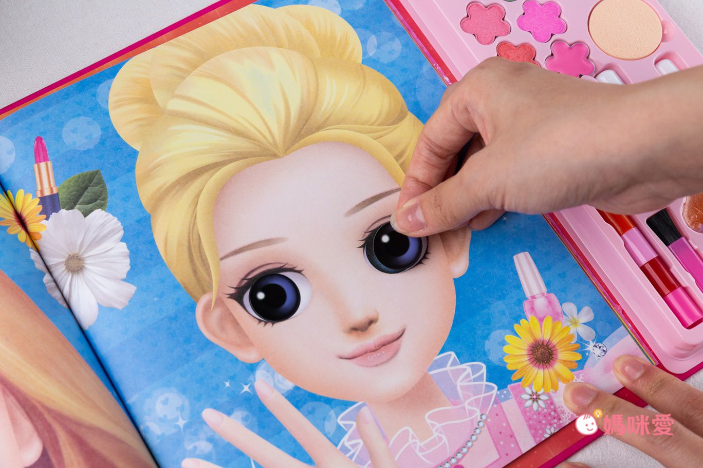 \遊戲書盛宴/ 安全無毒彩妝遊戲書 和百變茉莉一起變漂亮☆