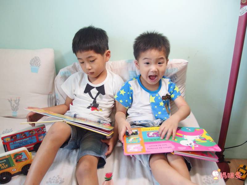 Roar!叫叫大恐龍音效書，聽聲音認識各類型恐龍！