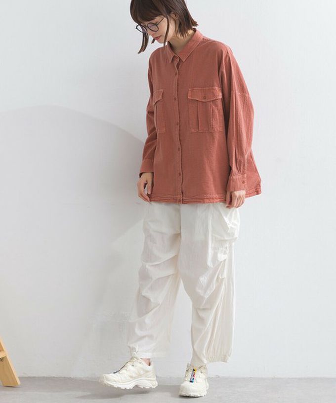 日本 Lupilien - 復古紋理率性抽繩純棉落肩襯衫-炭灰